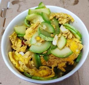 生瓜炒鸡蛋怎么吃,生瓜炒鸡蛋的独特风味体验