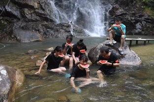 溯溪摆桌吃瓜,摆桌野餐，共享夏日清凉瓜果时光